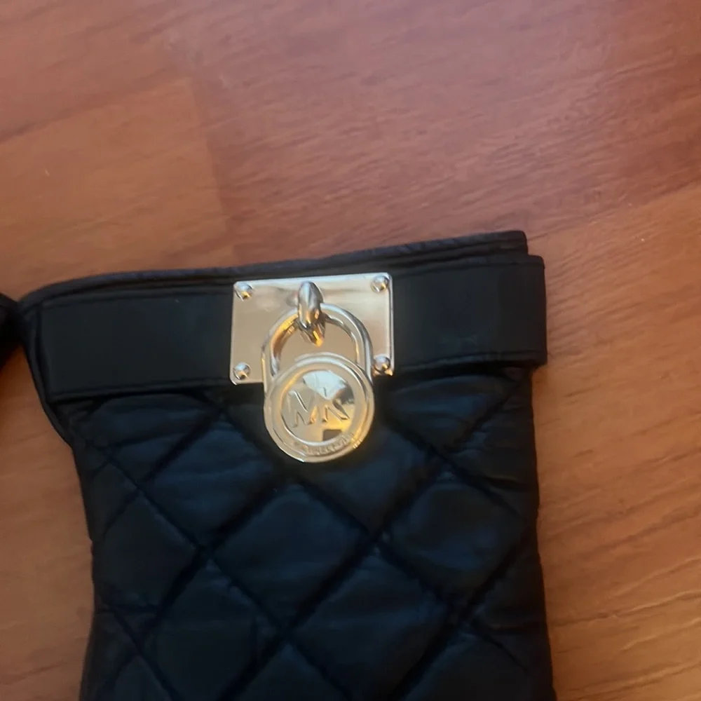Michael Kors Genuine Leather Black Quilted Mittens/Gloves